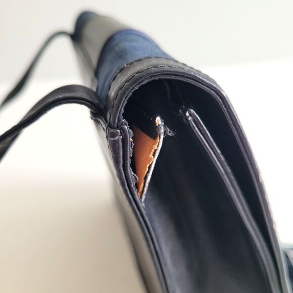 ESCADA vintage crossbody leather purse - Picture 14 of 16